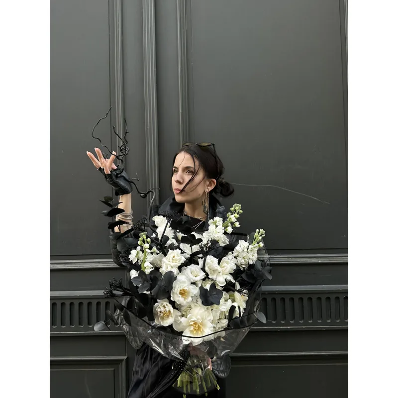 Black and White Custom-Made Bouquet — foto 2
