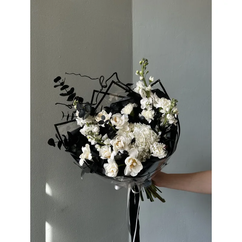 Black and White Custom-Made Bouquet — foto 4