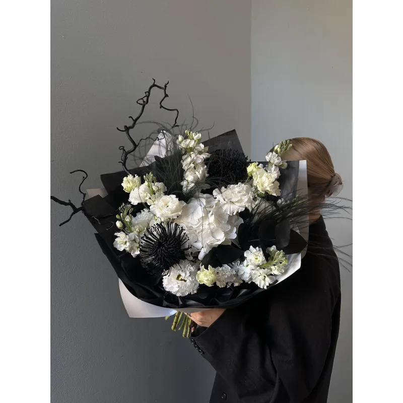 Black and White Custom-Made Bouquet — foto 5