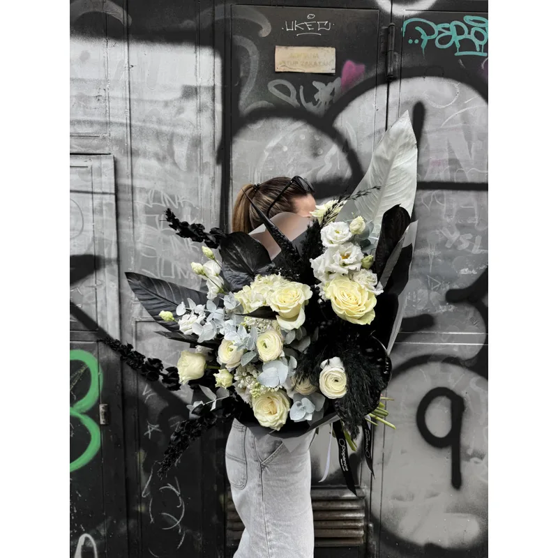 Black and White Custom-Made Bouquet XL